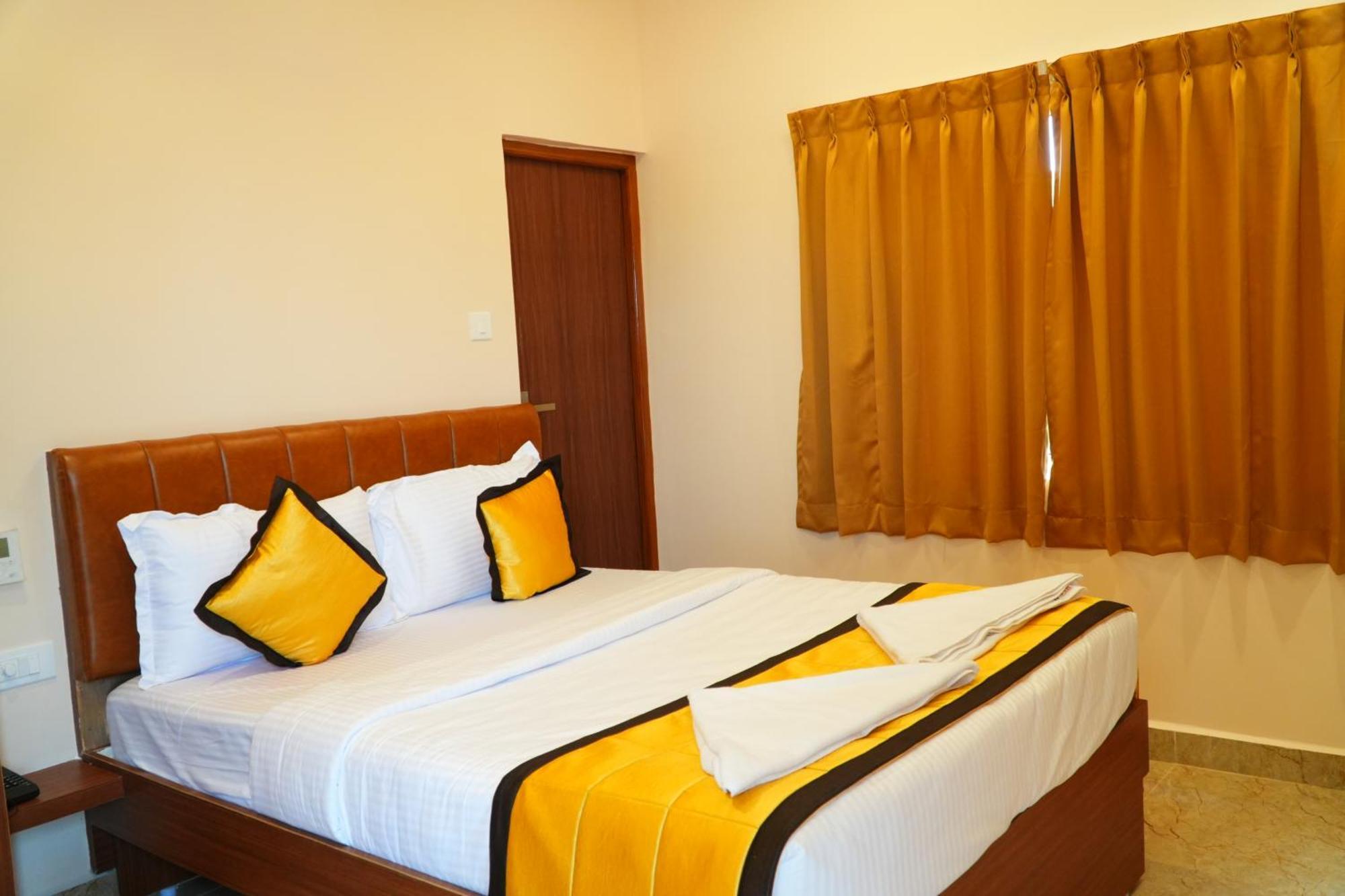 Uj Pallazzio - Business Class Luxury Hotel Tiruvannāmalai Exterior foto