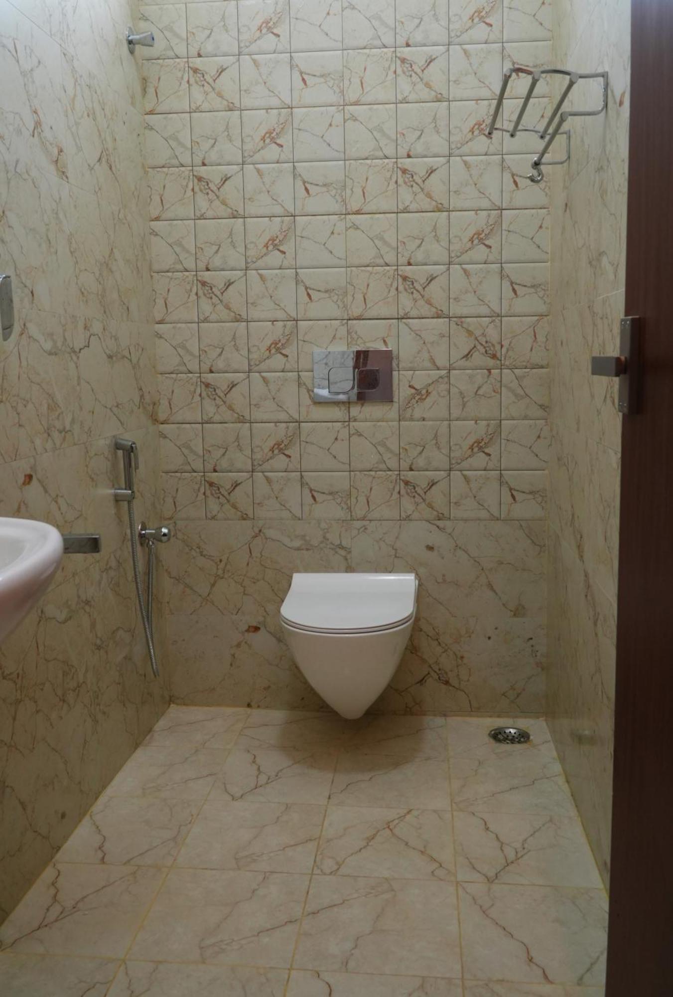 Uj Pallazzio - Business Class Luxury Hotel Tiruvannāmalai Exterior foto