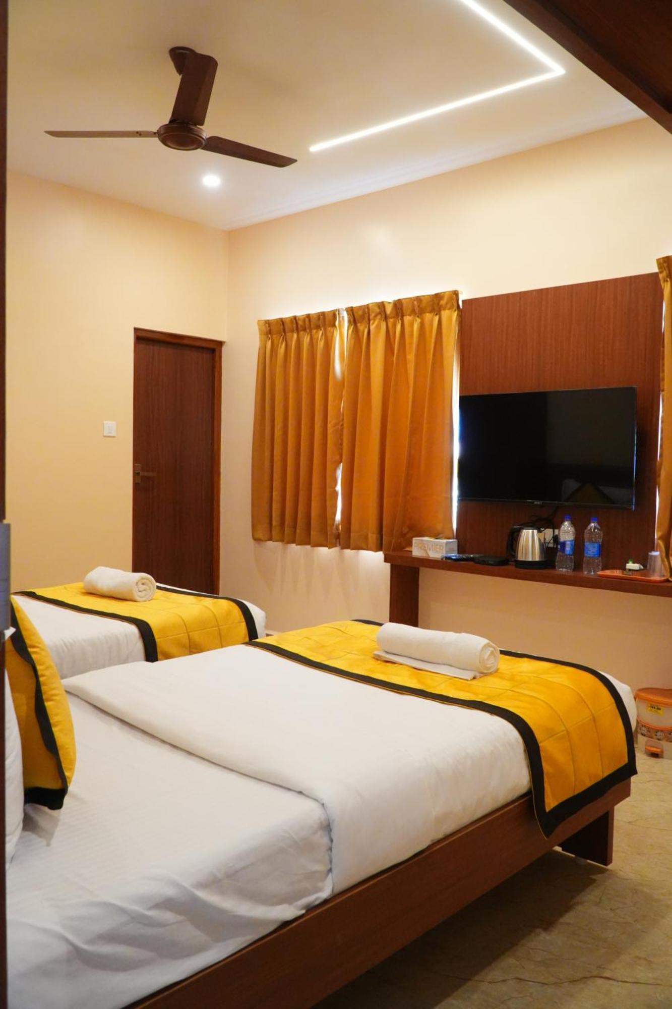Uj Pallazzio - Business Class Luxury Hotel Tiruvannāmalai Exterior foto